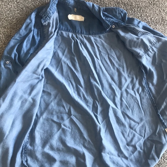 3/$20 Chambrai light weight denim shirt women’s XS - Picture 5 of 7